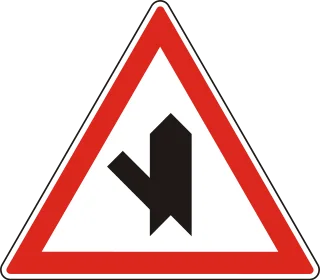 Útkereszteződés alárendelt úttal – balra ívelő főúton KRESZ-tábla